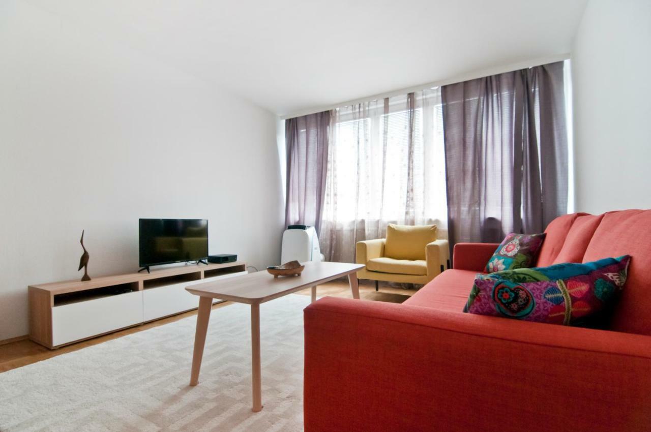 Top Location Vienna Marchetti Apartment Luaran gambar