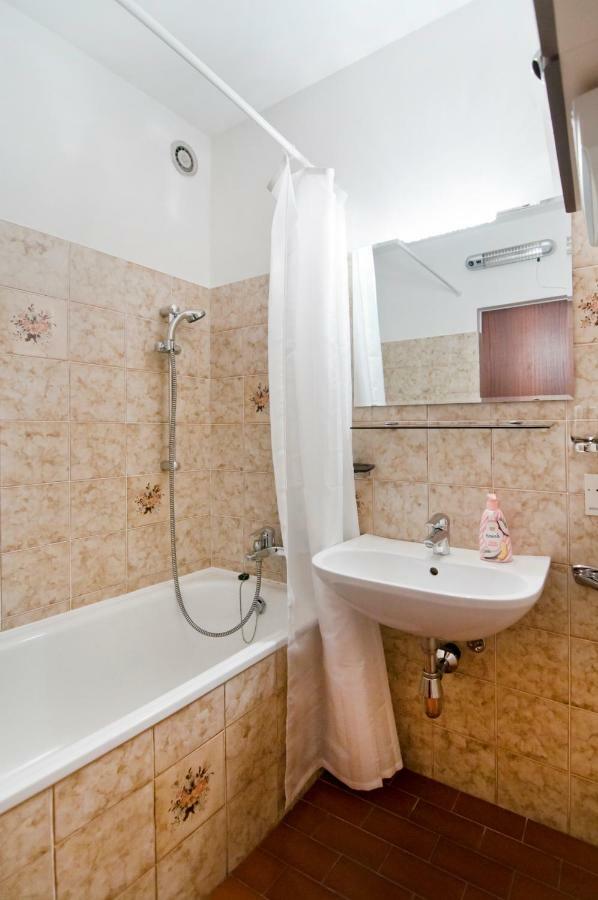 Top Location Vienna Marchetti Apartment Luaran gambar